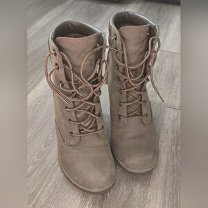 Timberland Tillston Bootie, Leather Olive Green Women’s Size 6